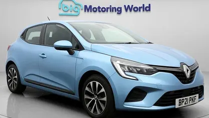 Begagnad Renault Clio V Iconic 90 HK (66 kW) 2021 Halvkombi