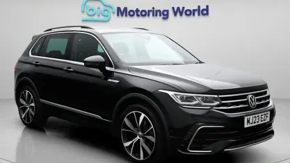 Begagnad VW Tiguan R-line 150 HK (110 kW) 2023 Svart SUV