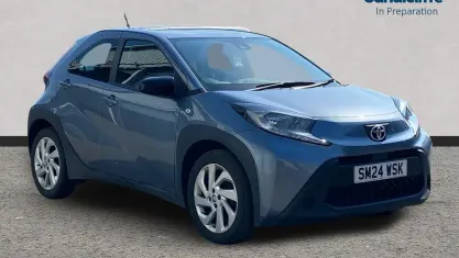 Usado Toyota Aygo X PURE 72 HP (52 kW) 2022 Cinzento SUV