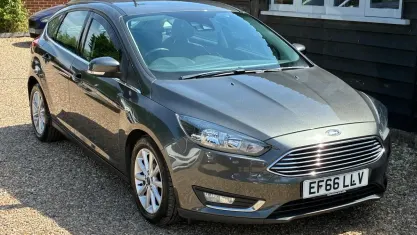 Used Ford Focus Titanium 125 HP (91 kW) 2016 Grey Hatchback