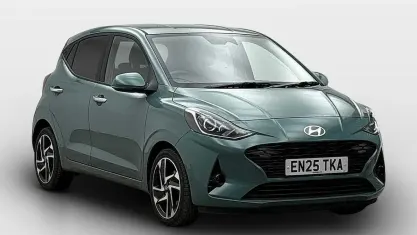 Used Hyundai i10 Premium 79 HP (58 kW) 2025 Green Hatchback