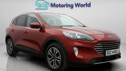 Usado Ford Kuga Titanium 120 HP (88 kW) 2020 Vermelho SUV