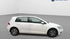 Used 2018 VW Golf VII SE Hatchback | £12,149 (Fair price)