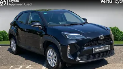 Used Toyota Yaris Hybrid 116 HP (85 kW) 2025 Eclipse black (metallic paint) Estate