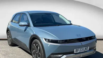 Begagnad Hyundai Ioniq SE 125 kW (170 HK) 2023 Halvkombi