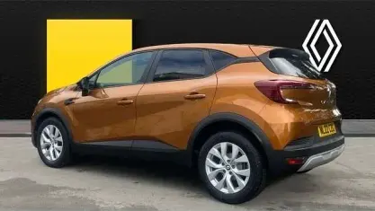 Używany Renault Captur Iconic 91 KM (66 kW) 2022 Pomarańczowy SUV