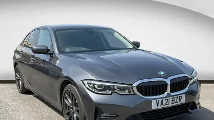 Usado BMW 330e Sport Line 292 HP (214 kW) 2021 Cinzento Sedan