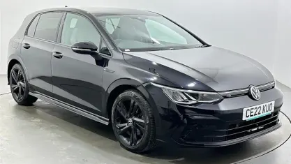 Second-hand VW Golf VIII R-line 150 CP (110 kW) 2022 Negru Hatchback