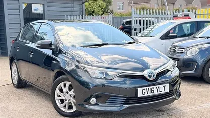 Used Toyota Auris Hybrid Business Edition 136 HP (100 kW) 2016 Hatchback