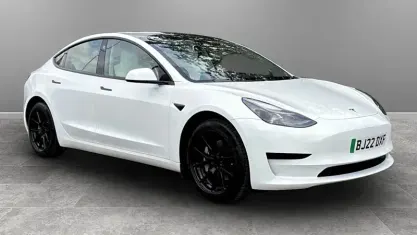 Used Tesla Model 3 Standard Range 180 kW (245 HP) 2022 White Sedan