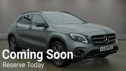 Usado Mercedes GLA180 Urban 122 HP (89 kW) 2019 Cinzento SUV