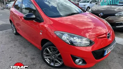 Używany Mazda 2 Edition 84 KM (61 kW) 2014 Czerwony Hatchback