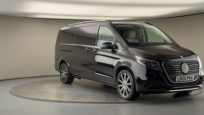 Usado Mercedes V220 Premium 163 HP (119 kW) 2025 Preto Monovolume