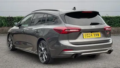 Usado Ford Focus ST 280 CV (205 kW) 2024 Gris Familiar