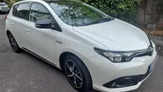 White/black Used 2018 Toyota Auris Hybrid Design Hatchback | £14,999 (Fair price)