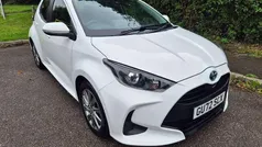 White Used 2022 Toyota Yaris Hybrid Hatchback | £15,995 (Fair price)