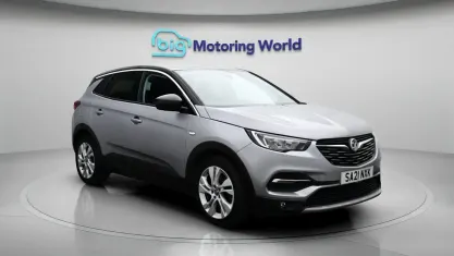 Usado Vauxhall Grandland X SRi 131 HP (96 kW) 2021 Cinzento SUV