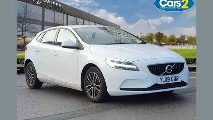 White Used 2019 Volvo V40 Momentum Hatchback | £11,750 (Fair price)