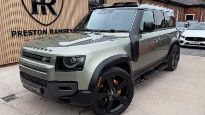 Used Land Rover Defender SE 300 HP (220 kW) 2023 SUV