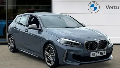 Usado BMW M135 Comfort Edition 306 HP (225 kW) 2023 Cinzento Citadino