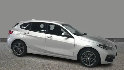 Used BMW 118 Sport Line 140 HP (102 kW) 2019 Silver Hatchback