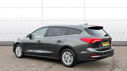 Used Ford Focus Titanium 120 HP (88 kW) 2019 Grey Estate