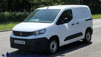 Usado Peugeot Partner Premium 131 HP (96 kW) 2023 Branco Monovolume