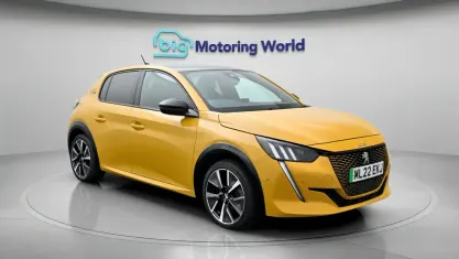 Gebraucht Peugeot e-208 Premium 100 kW (136 PS) 2022 Gelb Kleinwagen
