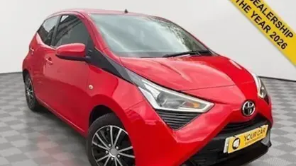 Usado Toyota Aygo X-play 72 HP (52 kW) 2020 Vermelho Citadino