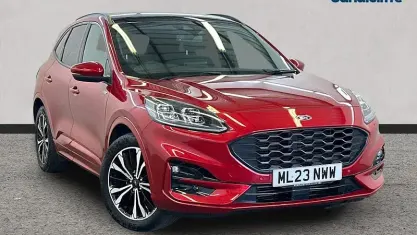 Usado Ford Kuga ST-Line X 150 HP (110 kW) 2023 Vermelho SUV