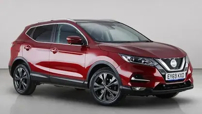 Used Nissan Qashqai N-Connecta 160 HP (117 kW) 2019 Red SUV