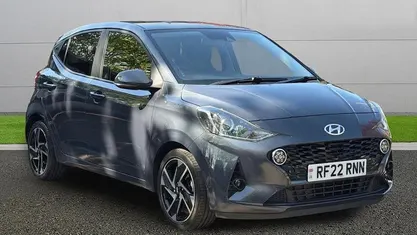 Usado Hyundai i10 Premium 84 HP (61 kW) 2022 Cinzento Citadino