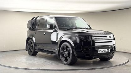 Begagnad Land Rover Defender SE Dynamic 404 HK (297 kW) 2023 Svart SUV
