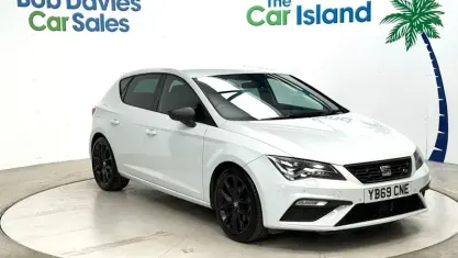 Begagnad Seat Leon Black Edition 150 HK (110 kW) 2020 Vit Halvkombi