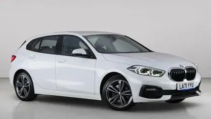 Used BMW 118 Sport Line 136 HP (100 kW) 2021 White Hatchback