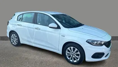 Used Fiat Tipo Easy Plus 120 HP (88 kW) 2019 White Hatchback