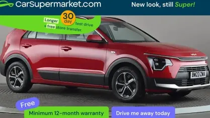Gebraucht Kia Niro 141 PS (103 kW) 2023 Rot SUV