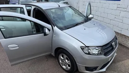 Used Dacia Sandero Lauréate 90 HP (66 kW) 2016 Hatchback