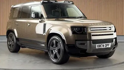 Used Land Rover Defender HSE Dynamic 350 HP (257 kW) 2024 Gondwana stone SUV