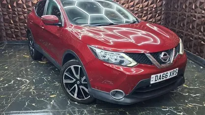 Used Nissan Qashqai Tekna 116 HP (85 kW) 2016 Red SUV