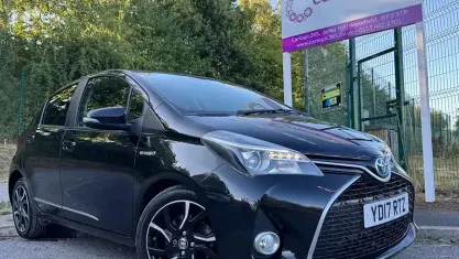 Used Toyota Yaris Design 101 HP (74 kW) 2016 Black Hatchback