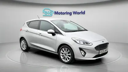Usado Ford Fiesta Titanium 95 HP (69 kW) 2020 Prateado Citadino
