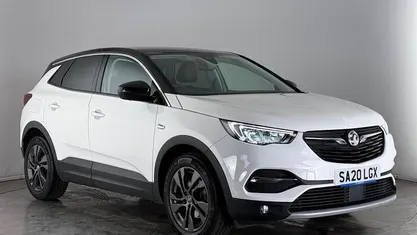 Used Vauxhall Grandland X SRi 131 HP (96 kW) 2020 White SUV