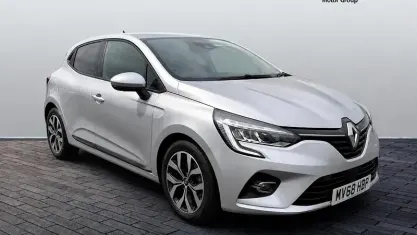 Used Renault Clio Iconic 101 HP (74 kW) 2019 Silver Hatchback