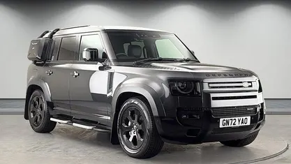 Usado Land Rover Defender SE Dynamic 404 HP (297 kW) 2022 Cinzento SUV