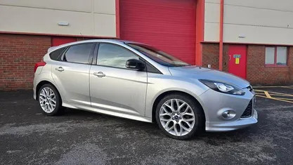 Used Ford Focus Zetec 116 HP (85 kW) 2014 Silver Hatchback