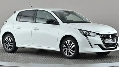 Used Peugeot 208 Allure+ 102 HP (75 kW) 2022 White Hatchback