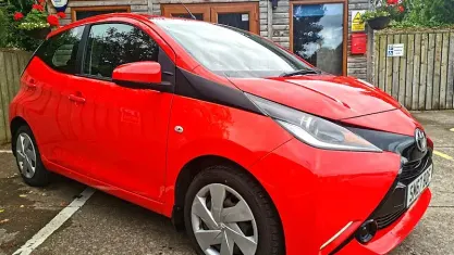 Used Toyota Aygo X-play 69 HP (50 kW) 2017 Red Hatchback