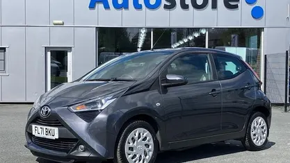 Used Toyota Aygo X-play 72 HP (52 kW) 2021 Hatchback