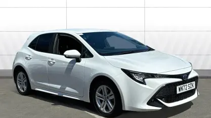 Used Toyota Corolla 122 HP (89 kW) 2022 White Hatchback
